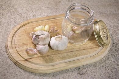 Inaktiver Knoblauch zur Beseitigung von Körperparasiten