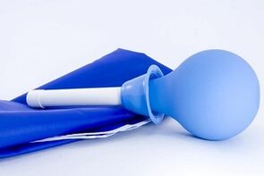 reinigender Einlauf zur Entfernung von Parasiten aus dem Körper