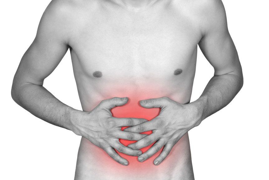 Die Bauchschmerzen einer Person können ein Symptom für das Vorhandensein von Parasiten sein. 